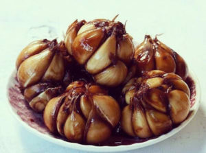 طرز تهیه 2 نوع سیر ترشی
