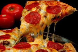 طرز تهیه پیتزا پپرونی